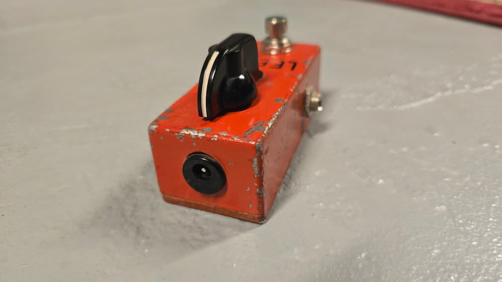 rear view of vein tap Leech attenuator pedal